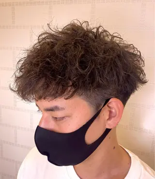 ショート パーマ メンズ 塩谷黎✨ブリーチ無W カラーメンズパーマ✨のヘアスタイル