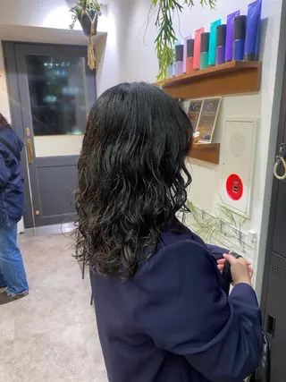 セミロング 🖤🌀くるくる パーマ🌀🖤ayaのヘアスタイル