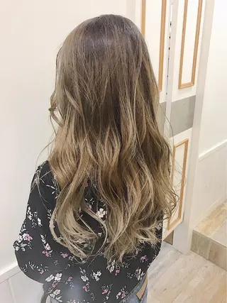 ロング カラー 宮内 真乃のヘアスタイル