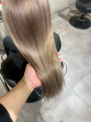 カラー Seleneコウキ ブリーチ/ハイトーンのヘアスタイル