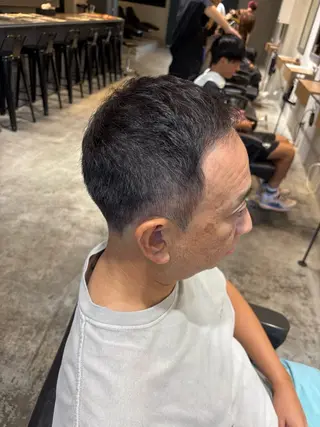 ショート カラー メンズ HANGOUT ダイキのヘアスタイル