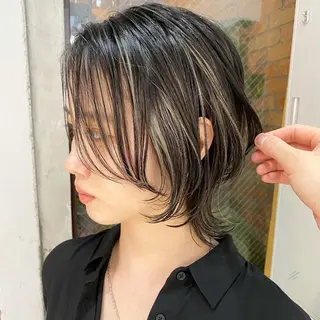 ショート カラー TOMOYAレイヤー ブリーチ縮毛矯正のヘアスタイル