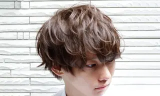 メンズ フェザーパーマ/ ダブルカラー/藤田のヘアスタイル