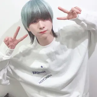 カラー 秋葉原オタク向け美容室OFF-KAi!!所属・渡部凌我 小顔ウルフ ハイトーンカラーのヘアスタイル