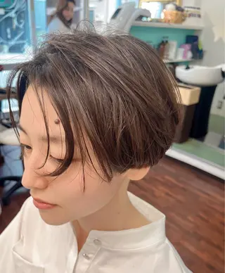 ショート 南里  梨奈のヘアスタイル