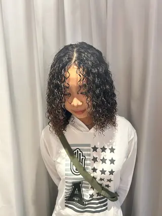 ミディアム パーマ 久保 陵伽のヘアスタイル