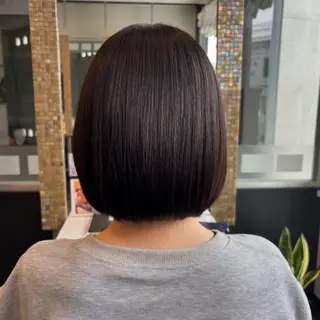 ショート CONAN｜レイヤー ボブ／ハイトーンのヘアスタイル