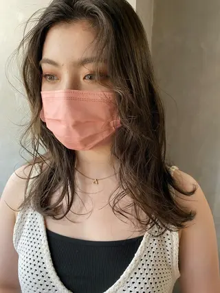 セミロング カラー ツキノキ ミナのヘアスタイル