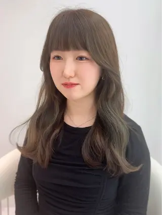 セミロング Lond  Emi 艶髪モテヘアのヘアスタイル