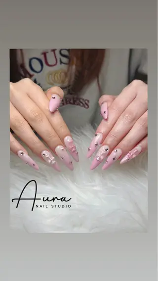 ネイル Aura Nail Studioのネイルデザイン