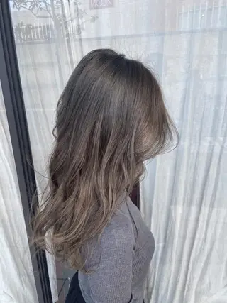 ミディアム 峯 志帆のヘアスタイル