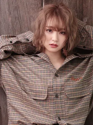 ショート カラー 🌈艶ハイトーン🌈 心を込めます🤝涼介のヘアスタイル