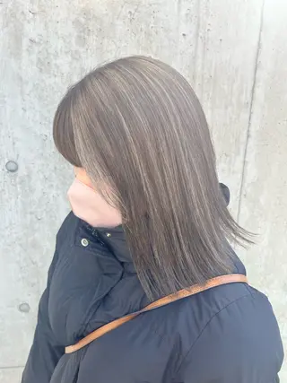 ミディアム カラー 犬塚 梨花のヘアスタイル