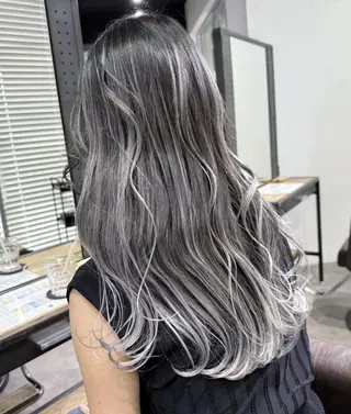 ミディアム ARCANAブリーチ レイヤーカット/原宿のヘアスタイル