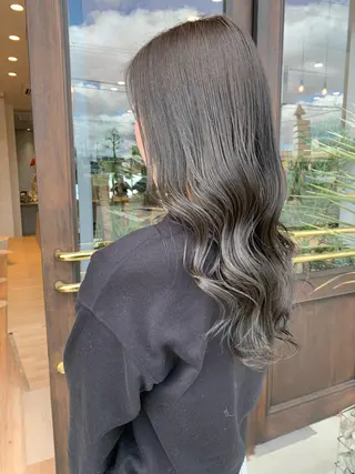 セミロング カラー 吉原 由菜のヘアスタイル