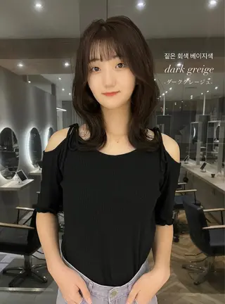 ミディアム カラー 韓国🇰🇷レイヤー 映える顔周り🩷のヘアスタイル