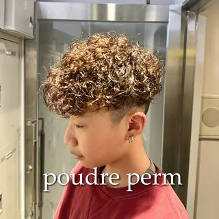 ミディアム パーマ ヘアアレンジ メンズ 顔まわりカット の達人のヘアスタイル