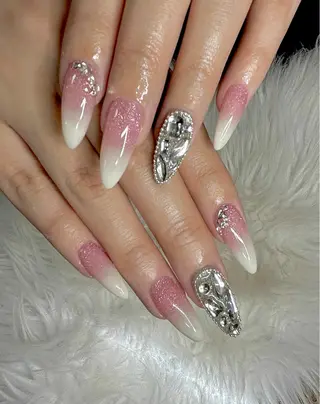 ネイル ダン ゴーゴックビックのネイルデザイン