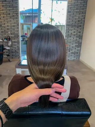 セミロング Uni.所属・地毛風ストレート/ 髪質改善/榎本流行のヘアスタイル