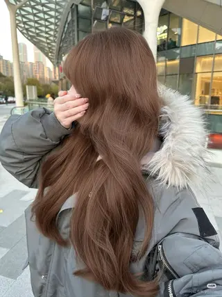 セミロング カラー しがき れいのヘアスタイル