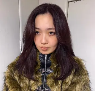 ミディアム カラー Bërg所属・Bërg kiraのヘアスタイル