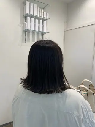 ミディアム カラー 飯野 咲楽のヘアスタイル