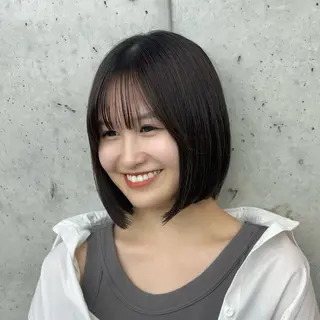 ショート カラー i.+OMOTESANDO所属・mei / 艶カラー ミディアム レイヤーのヘアスタイル
