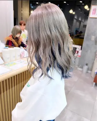 ミディアム カラー パーマ ヘアアレンジ ハイトーン特化🤍 浦住のヘアスタイル
