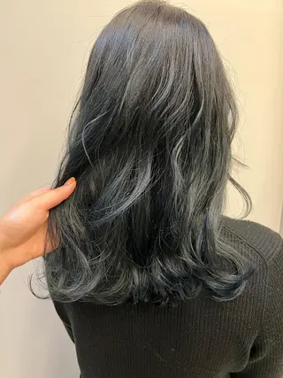 ロング カラー 岸田 莉奈のヘアスタイル