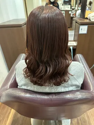 ミディアム 岡嶋 菜々子のヘアスタイル