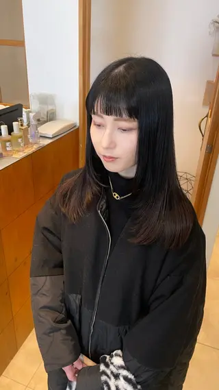 セミロング 秋元 佳乃のヘアスタイル