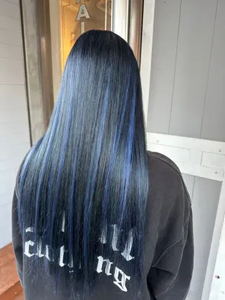 ロング miloc MOMOKAのヘアスタイル