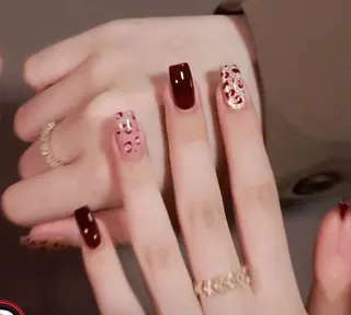 ネイル pink ladyサロン所属・べ にのネイルデザイン