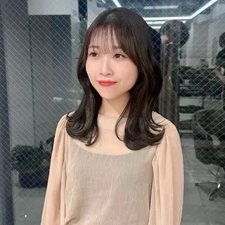 ミディアム カラー ブリーチなし/レイヤ ー特化🌈Tommyのヘアスタイル