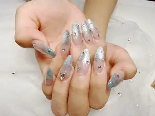 ネイル Fairyフェアリーネイルサロン所属・シズ セキのネイルデザイン