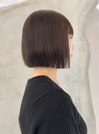 ミディアム カラー effect横浜所属・切りっぱなしボブ/ 艶カラー/綾莉のヘアスタイル