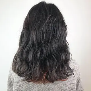 カラー セミロング 濱川 佳奈のヘアスタイル