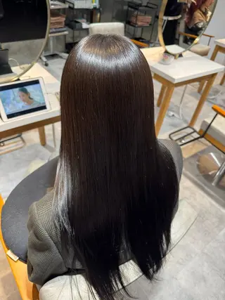ロング 小泉 真緒のヘアスタイル