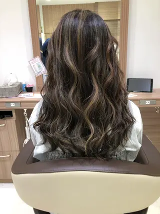 カラー 前田 真孝のヘアスタイル