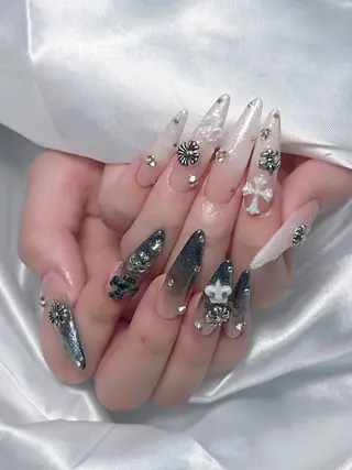 ネイル LEELA NAIL STUDIO所属・LEELA NAIL STUDIOのネイルデザイン