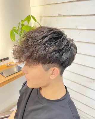 ショート パーマ メンズ 小林 崇雅　ダウンパーマのヘアスタイル