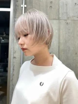 ショート カラー ⭐ハイトーンブリーチ ミルクティーピンクのヘアスタイル
