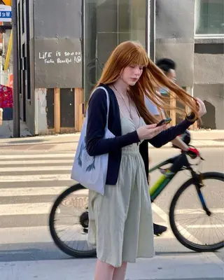 ロング カラー atelier doux dimanche（アトリエ・ドゥー・ディマンシュ）所属・Fukamiレイヤー 透明感カラーのヘアスタイル