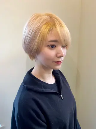 ショート カラー ヤナギウチ エリカのヘアスタイル
