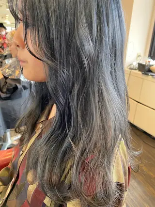 セミロング カラー 西本 夏美のヘアスタイル