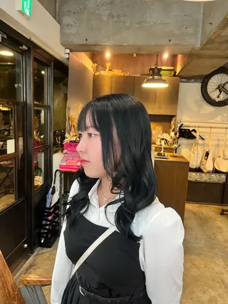 セミロング カラー 松原 樹里のヘアスタイル