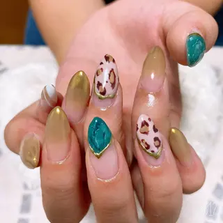 ネイル The Best Beauty受付担当のヘアスタイル