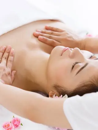 Silky ✖︎ Snow White｜エイジングケア＆美肌脱毛専門サロン所属・O 朋美のエステ・リラクイメージ