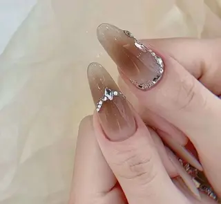 ネイル pink ladyサロン所属・べ にのネイルデザイン