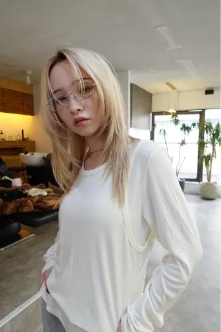 ロング カラー 顔周りレイヤー/韓国 ブリーチminamiのヘアスタイル